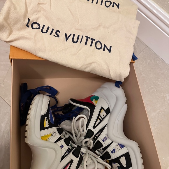 Louis Vuitton Sneakers - Picture 6 of 8